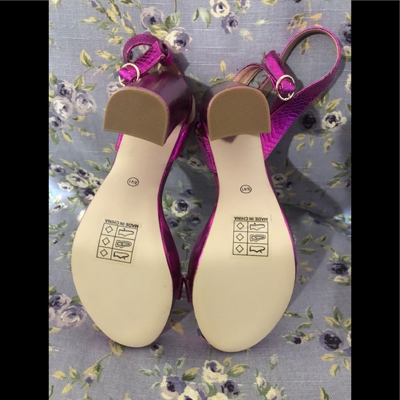 **BRAND NEW** Statement Platform Heels - Picture 4 of 4